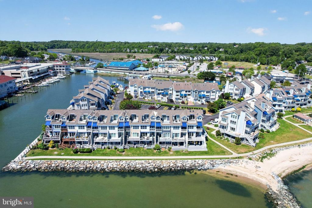 Image 38 of property listing at 8071 WINDWARD KEY DR, Chesapeake Beach, MD 20732