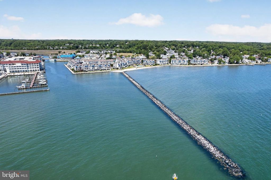 Image 39 of property listing at 8071 WINDWARD KEY DR, Chesapeake Beach, MD 20732
