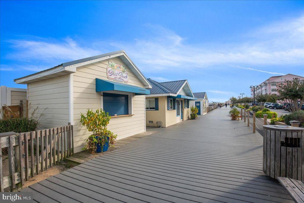 Image 42 of property listing at 8071 WINDWARD KEY DR, Chesapeake Beach, MD 20732
