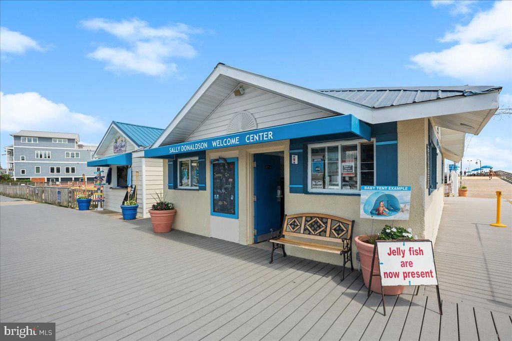 Image 45 of property listing at 8071 WINDWARD KEY DR, Chesapeake Beach, MD 20732
