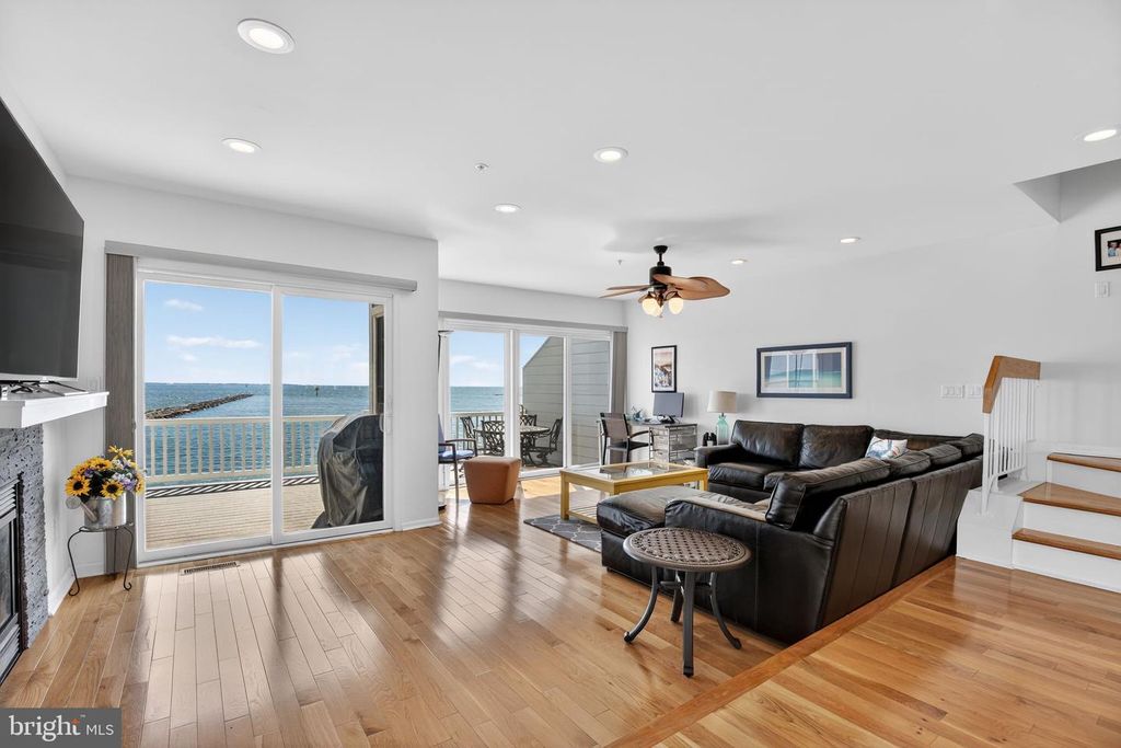 Image 6 of property listing at 8071 WINDWARD KEY DR, Chesapeake Beach, MD 20732