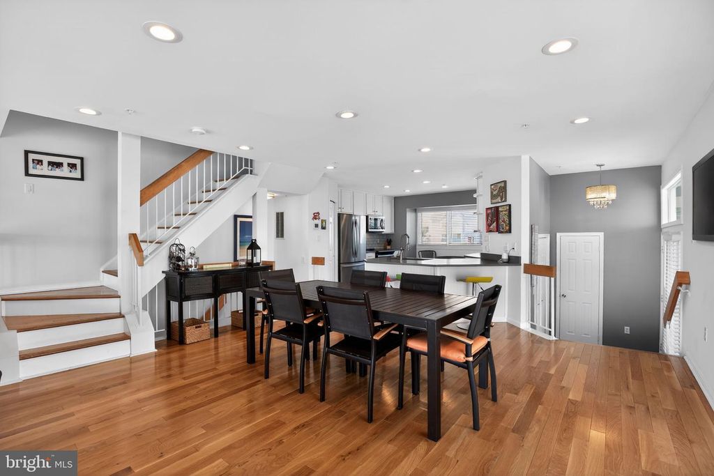 Image 7 of property listing at 8071 WINDWARD KEY DR, Chesapeake Beach, MD 20732