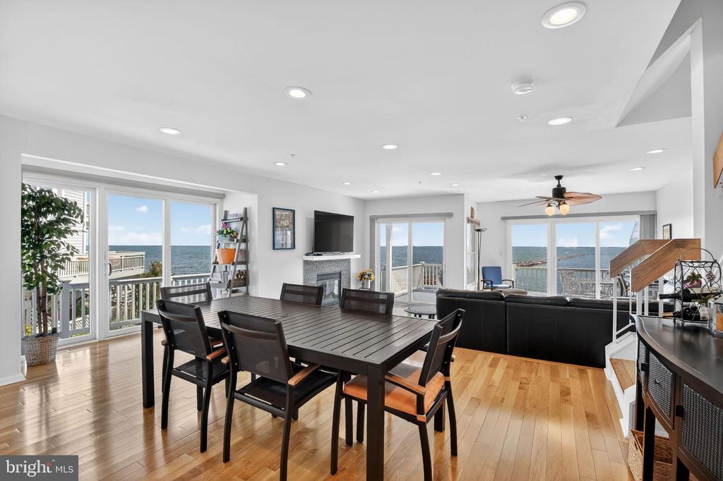 Image 8 of property listing at 8071 WINDWARD KEY DR, Chesapeake Beach, MD 20732