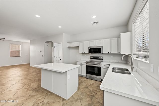 9042 W BLUEFIELD Avenue, Peoria, AZ 85382
