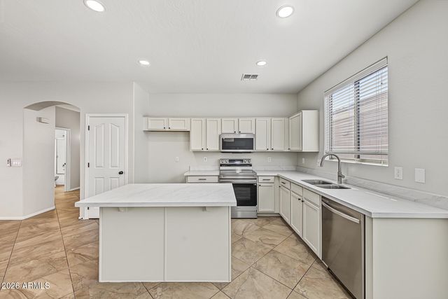 9042 W BLUEFIELD Avenue, Peoria, AZ 85382