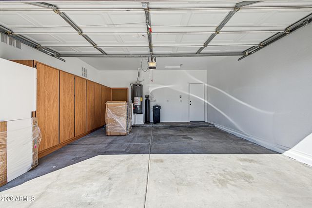 9042 W BLUEFIELD Avenue, Peoria, AZ 85382
