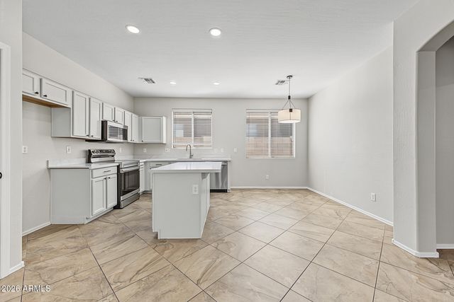 9042 W BLUEFIELD Avenue, Peoria, AZ 85382