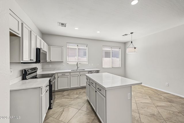 9042 W BLUEFIELD Avenue, Peoria, AZ 85382