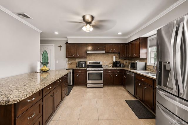 62 Raybrook Rd, Yonkers, NY 10704