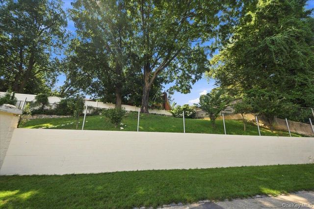 62 Raybrook Rd, Yonkers, NY 10704