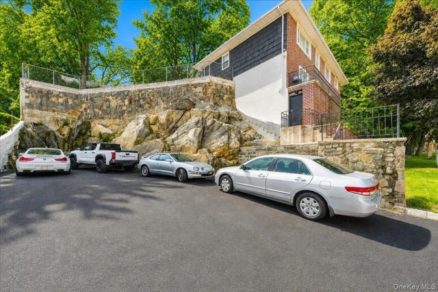 62 Raybrook Rd, Yonkers, NY 10704
