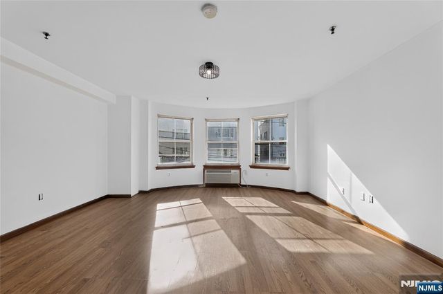 56-60 Ferguson C1, Newark, NJ 07105