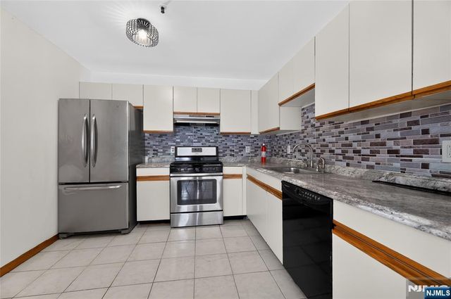 56-60 Ferguson C1, Newark, NJ 07105
