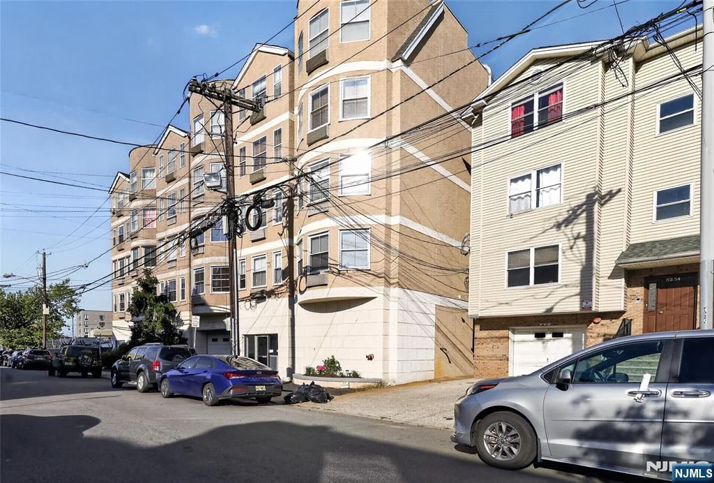 56-60 Ferguson C1, Newark, NJ 07105