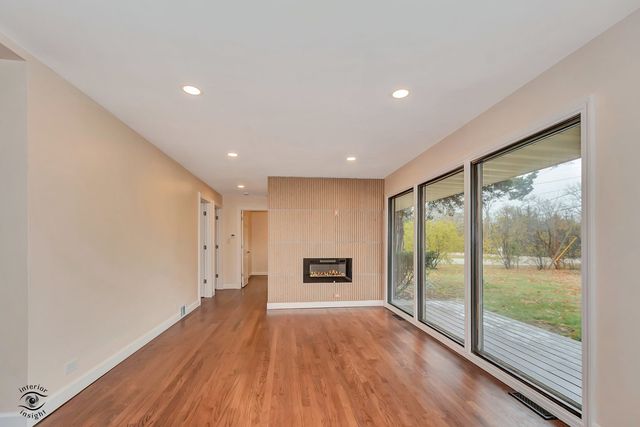 748 73rd Court, Willowbrook, IL 60527