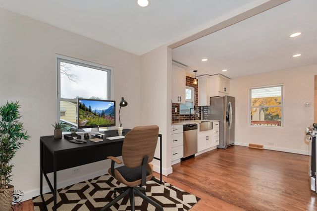 748 73rd Court, Willowbrook, IL 60527