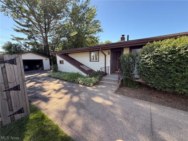 2174 Rockefeller Road, Wickliffe, OH 44092