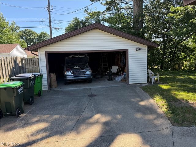 2174 Rockefeller Road, Wickliffe, OH 44092