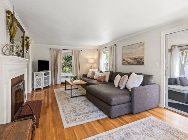 30 Kinnicutt Rd, Worcester, MA 01602