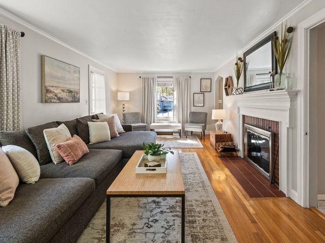 30 Kinnicutt Rd, Worcester, MA 01602