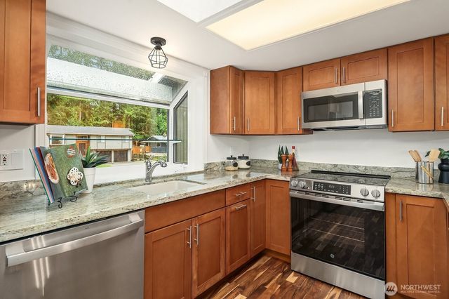 3023 255th Avenue SE, Sammamish, WA 98075