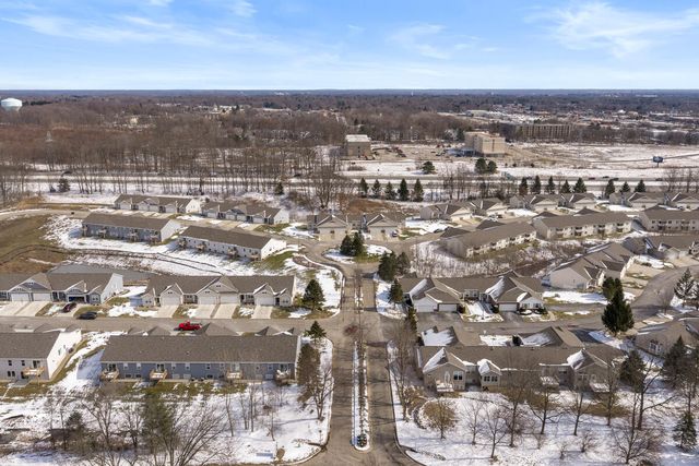 1368 S Village Circle, Kalamazoo, MI 49009