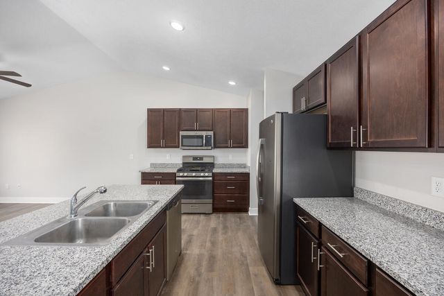 1368 S Village Circle, Kalamazoo, MI 49009