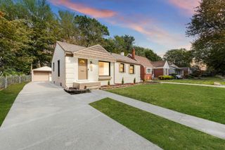 20611 Damman Street, Harper Woods, MI 48225