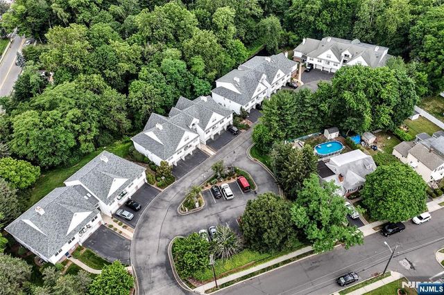 3-1 Vernon Court, Waldwick, NJ 07463