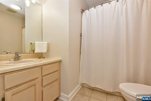 3-1 Vernon Court, Waldwick, NJ 07463