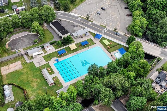 3-1 Vernon Court, Waldwick, NJ 07463
