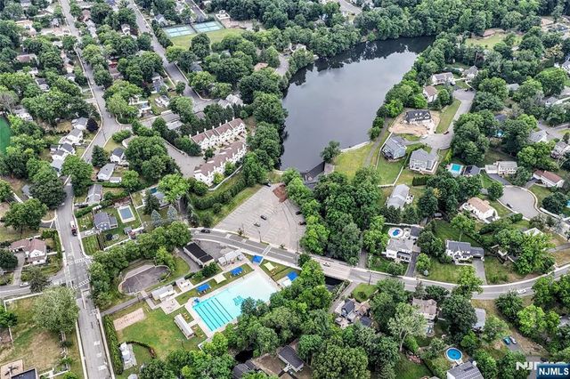 3-1 Vernon Court, Waldwick, NJ 07463