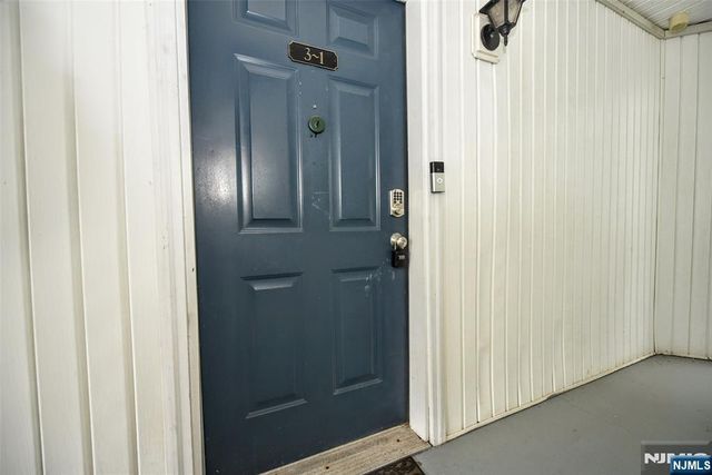 3-1 Vernon Court, Waldwick, NJ 07463