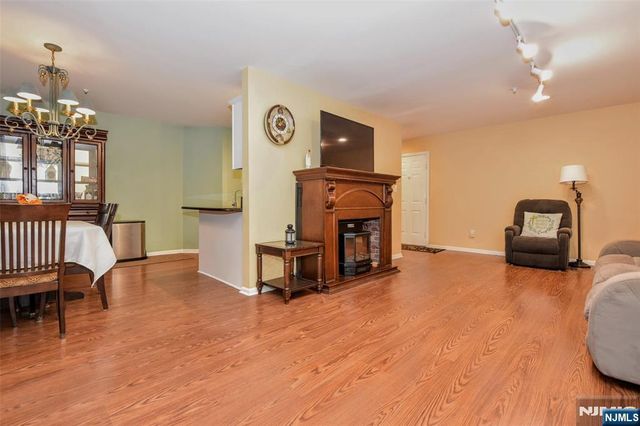 3-1 Vernon Court, Waldwick, NJ 07463
