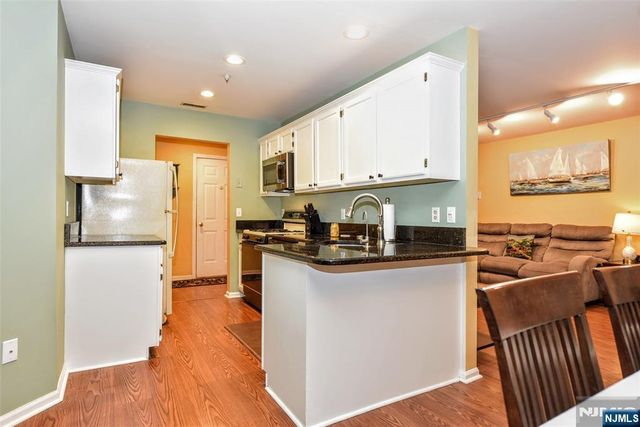 3-1 Vernon Court, Waldwick, NJ 07463