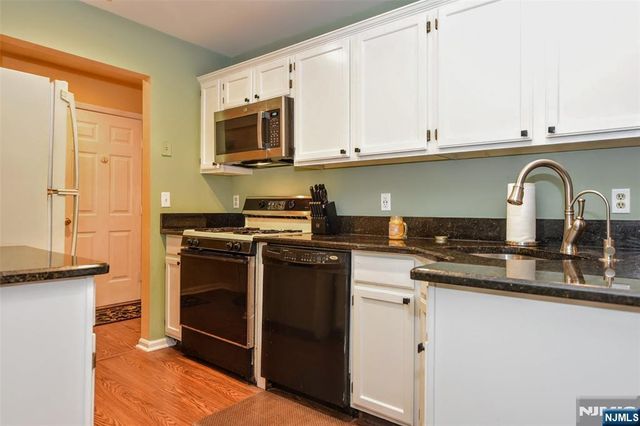 3-1 Vernon Court, Waldwick, NJ 07463