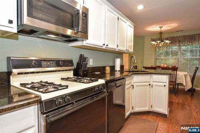 3-1 Vernon Court, Waldwick, NJ 07463