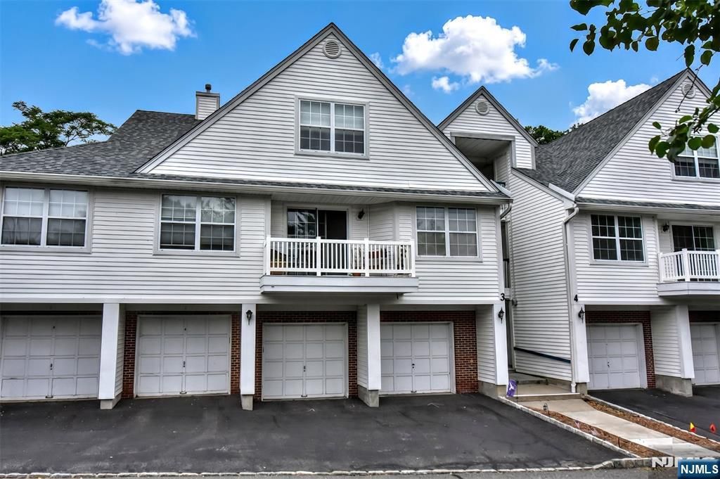 3-1 Vernon Court, Waldwick, NJ 07463