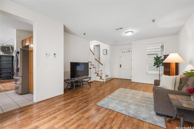 520 Lunalilo Home Road 313, Honolulu, HI 96825