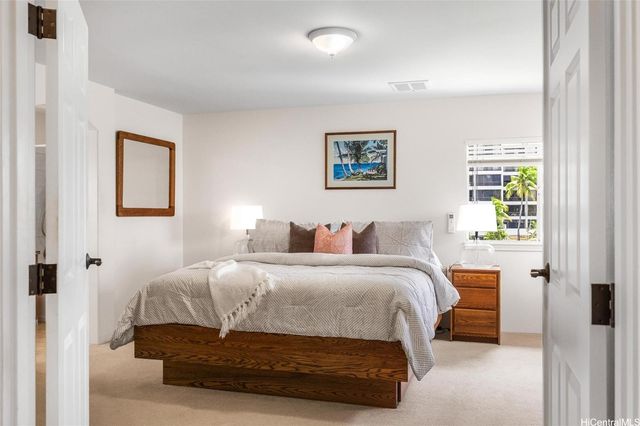 520 Lunalilo Home Road 313, Honolulu, HI 96825