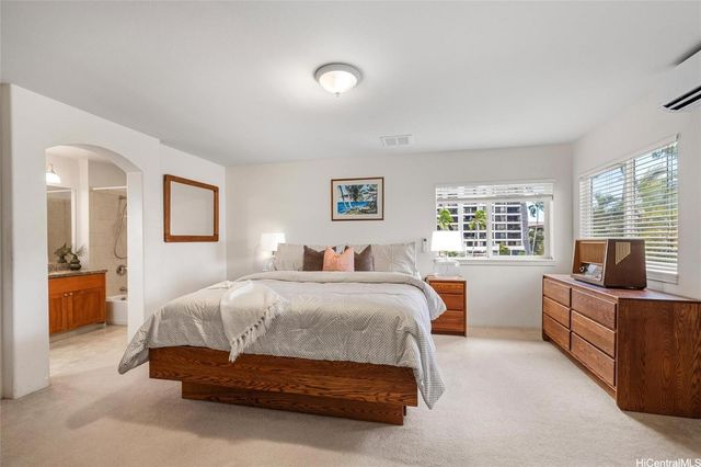 520 Lunalilo Home Road 313, Honolulu, HI 96825