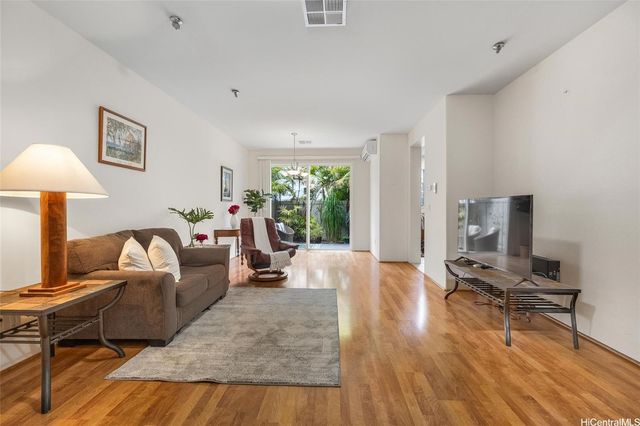 520 Lunalilo Home Road 313, Honolulu, HI 96825