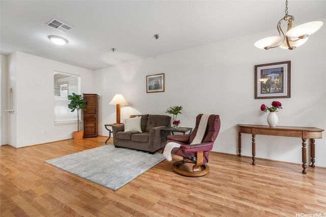 520 Lunalilo Home Road 313, Honolulu, HI 96825