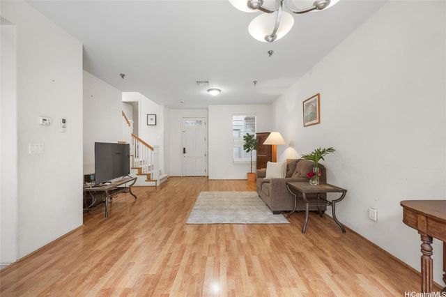 520 Lunalilo Home Road 313, Honolulu, HI 96825