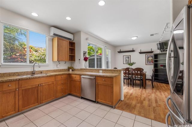 520 Lunalilo Home Road 313, Honolulu, HI 96825