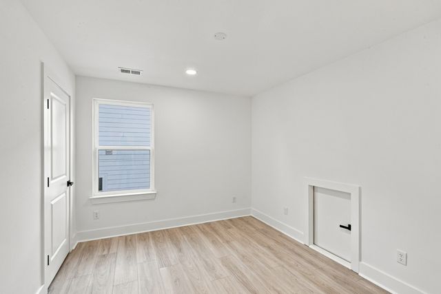 203 Paragon Mills Rd, Nashville, TN 37211