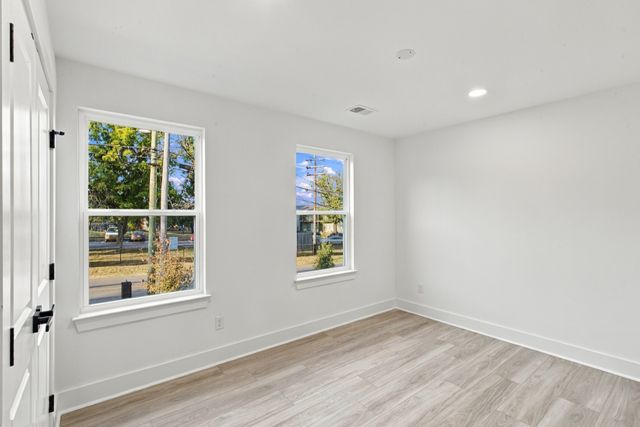 203 Paragon Mills Rd, Nashville, TN 37211