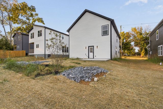 203 Paragon Mills Rd, Nashville, TN 37211