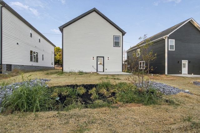 203 Paragon Mills Rd, Nashville, TN 37211