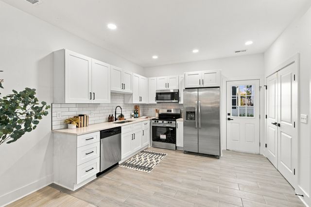 203 Paragon Mills Rd, Nashville, TN 37211